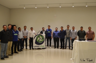 representantes da Federação Mineira, Sada Cruzeiro e Lavras participaram do lançamento da equipe masculina. Foto: Mari Resende