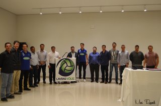 representantes da Federação Mineira, Sada Cruzeiro e Lavras participaram do lançamento da equipe masculina. Foto: Mari Resende